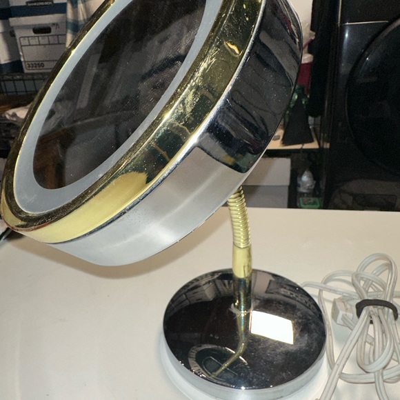 Magnifying Make-up Mirror Polished Chrome Plug in Light Up Like New Gold - Picture 6 of 6